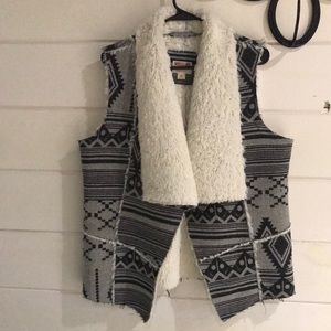 Mossimo Gray Faux Fur Aztec Print Vest Sz XXL